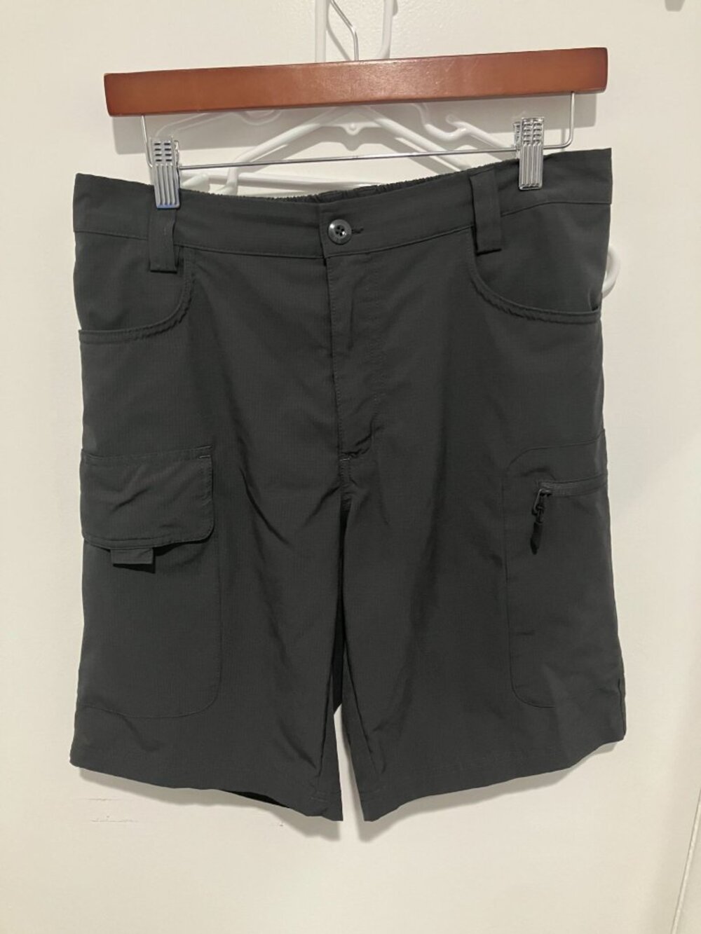 Men's Dark Gray Cargo Shorts Athletic Hiking Outdoor Tech Utility Pockets Sz 32
